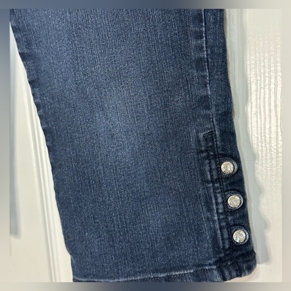 nydj capris size 6 Rhinestone hem detail stretchy - Picture 4 of 10